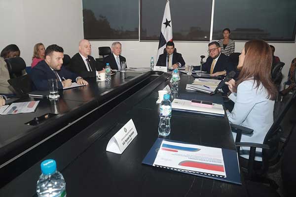 Embajador de la ONU presenta plan de trabajo ante el Parlamento panameño