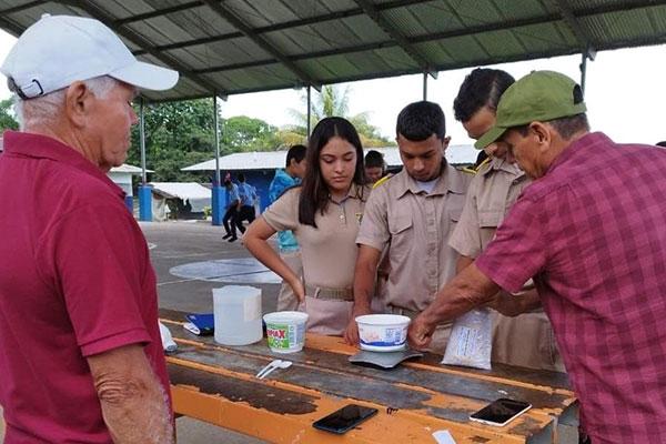 Estudiantes chiricanos elaboran insecticida orgánico