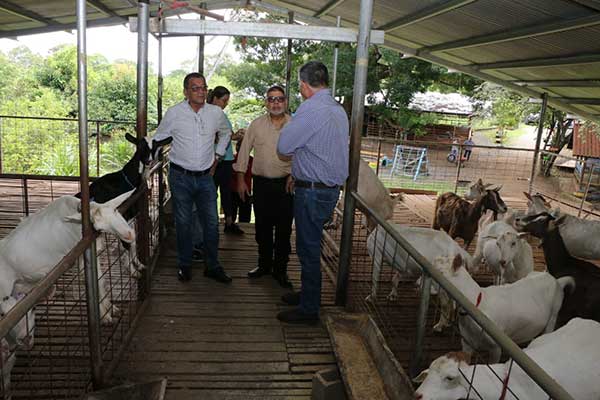 Gerente General del BDA realiza gira de trabajo en la región de Azuero