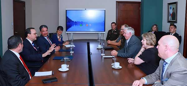Moltó recibe al gobernador de Missouri para fortalecer cooperación con Panamá
