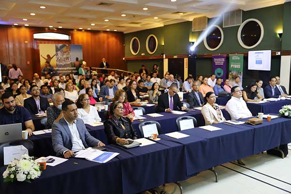 Emprendedores participan del II Congreso Anual de Emprendimiento