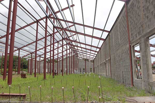 Linares advierte sobre obras paralizadas o a medio terminar que costarán millones