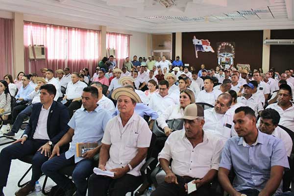 Ministro Boyd Galindo participa en el Concejo Provincial de Los Santos