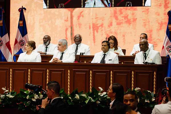 Mulino participa de la juramentación presidencial de Abinader