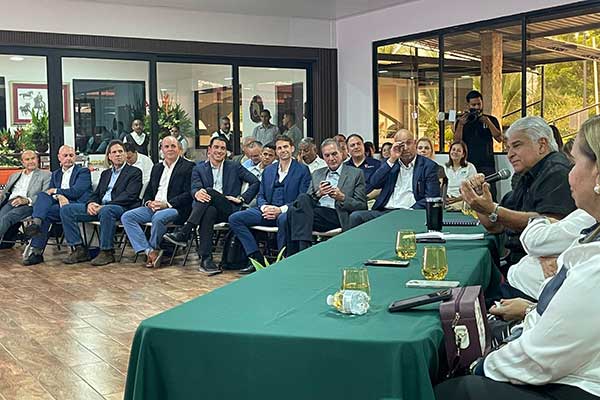 Mulino comparte con empresarios sus planes de desarrollo para Chiriquí y Bocas del Toro