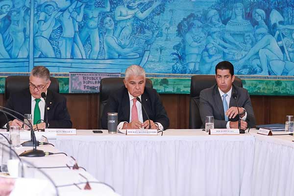 Presidente Mulino y Junta Directiva del Canal de Panamá se reúnen