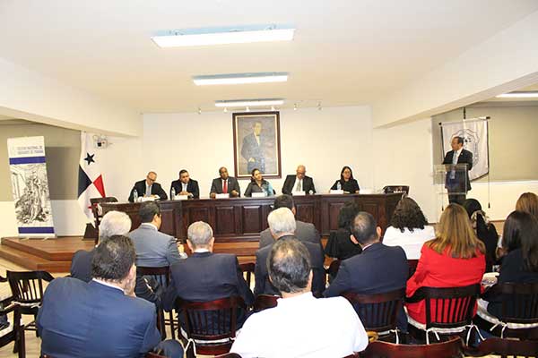 UAF participa en conversatorio organizado por el CNA de Panamá