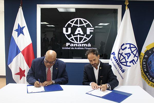 UAF y Crime Stoppers firman acuerdo de cooperación para prevención de blanqueo de capitales