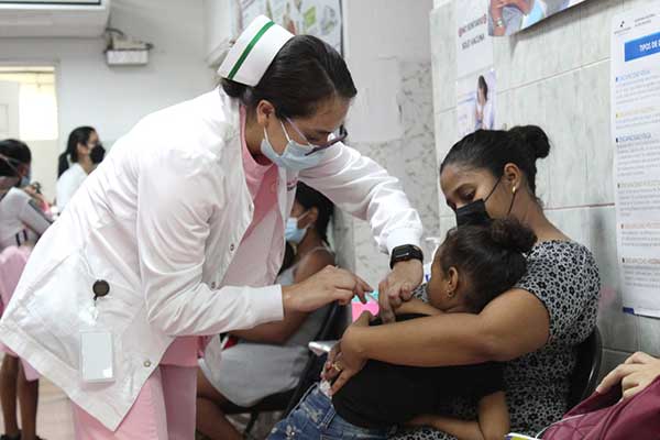 Autoridades de salud instan a la población inmunizarse contra la influenza