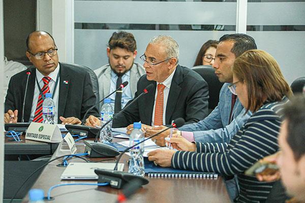 Aprueban traslado de partida al MIDES para cumplir con la logística de pagos de PTMC
